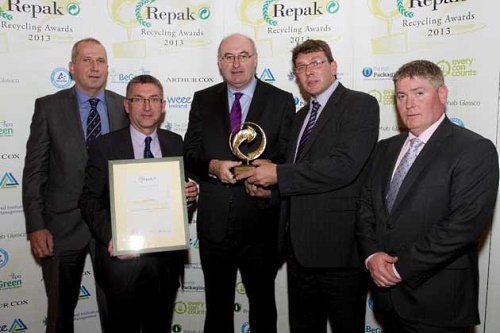 Irish environment minister Phil Hogan (centre) presents the award - image:Holfeld Plastics