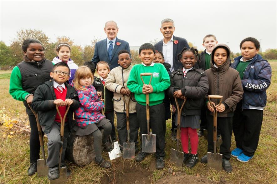Chris Robbins (left back) and Sadiq Khan with pupils from St Josephs RC Infants School and Willow Brook Primary School Academy