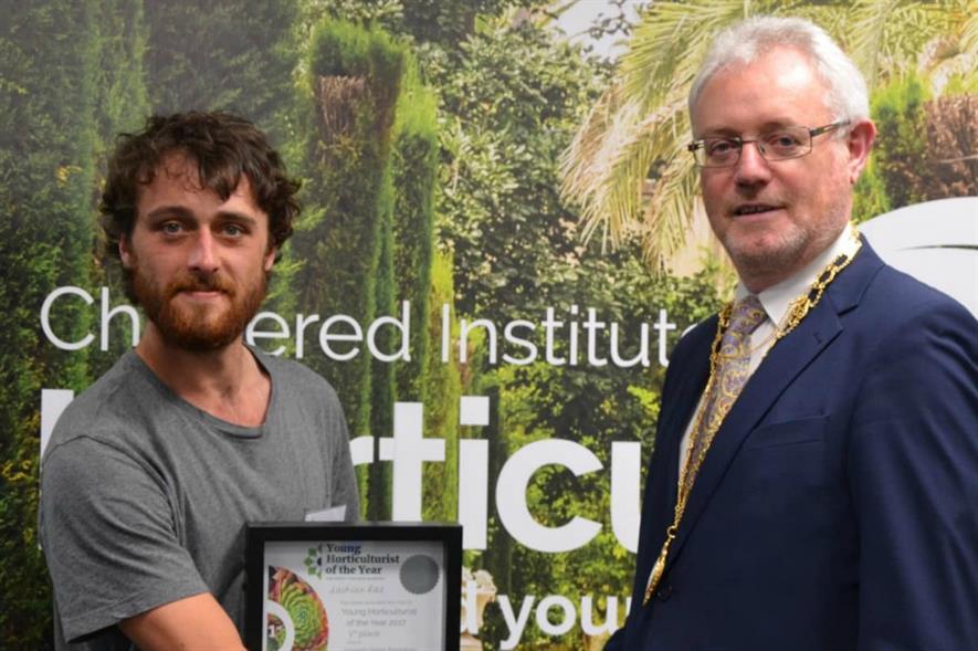 Lachlan Rae with Chartered Institute of Horticulture president Dr Owen Doyle. Image: CIH 