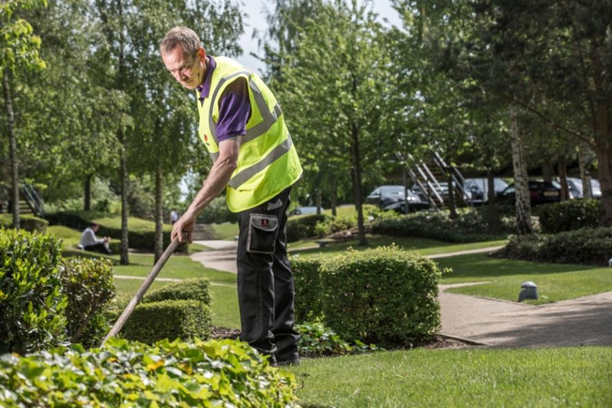 A Mitie Landscapes operative at work. Image: Mitie Landscapes