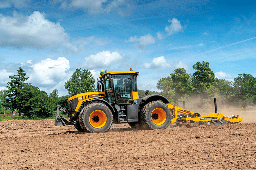 JCB Fastrac: 50:50 weight distribution and equal size wheels at the front and rear - image: JCB