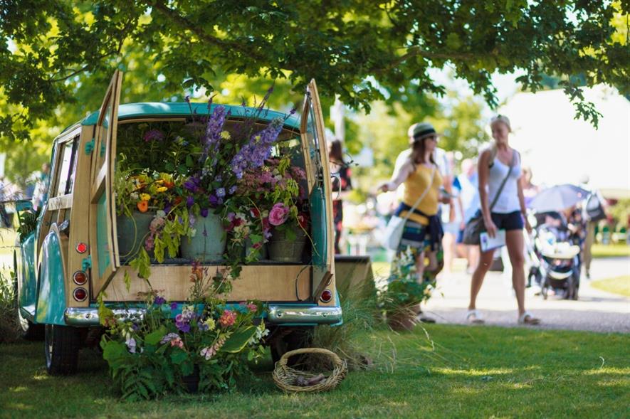 Wild Rose Co and Flowers From The Farm collaborated on this display. Image: Woburn Abbey and Gardens