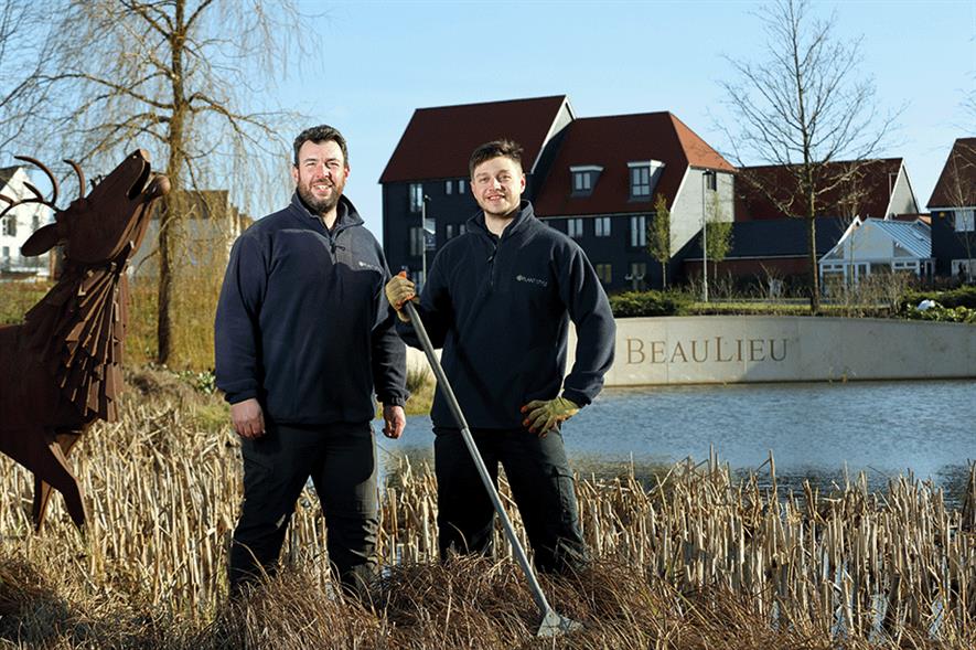 Beaulieu Oaks: Jon Christopher (right) with Plant Style supervisor Tim Phillips - image: © Tim Anderson