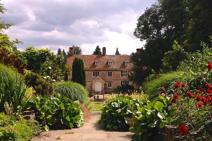 A Sevenoaks garden receives 20,000 virtual visitors during lockdown
