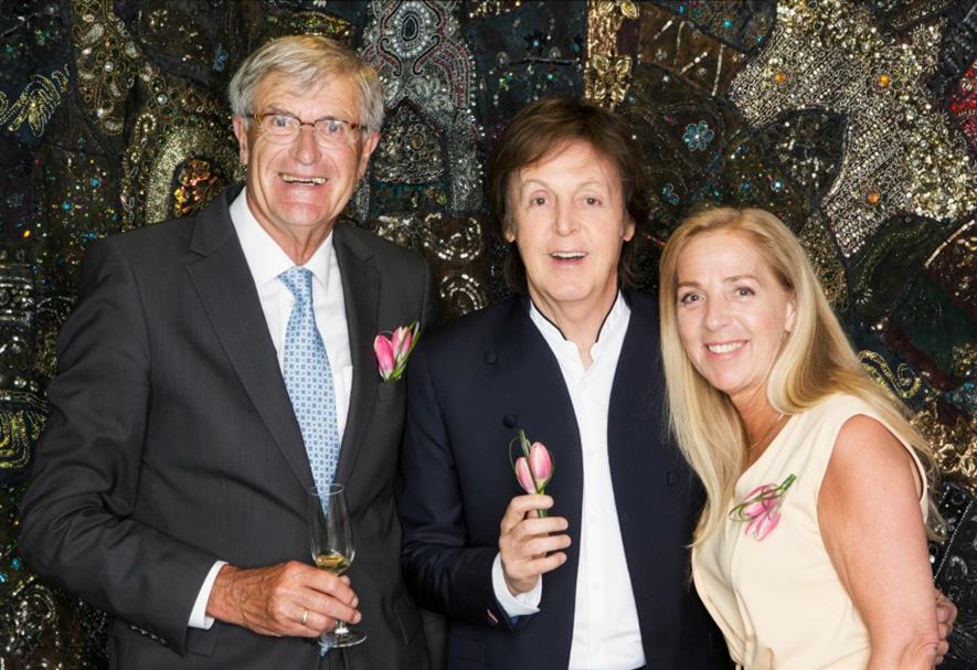 Paul McCartney, Jack Uittenbogaard (on behalf of growers' association Remarkable Tulips) with Rose van Teylingen, initiator and organiser of the project.