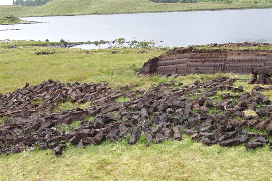 Peat bog cutting at Connamara, Northern Ireland - credit: Flickr/Larry-Koester (CC by 2.0)