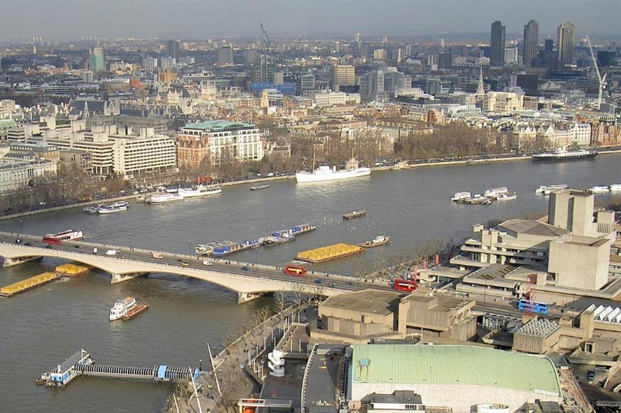 Barges to cut use of road network during Garden Bridge construction. Image: Pixabay