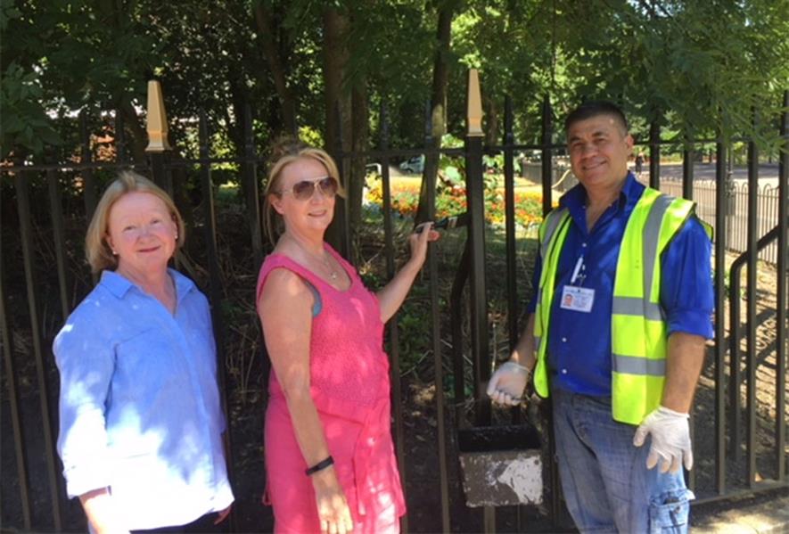 Frances Radcliffe from the Friends of Battersea Park and Cllr Sutters