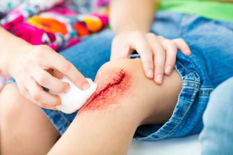 The clinic treats lacerations, minor injuries, minor burns and eye injuries