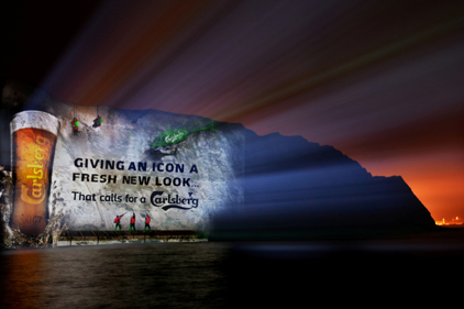 Carlsberg: 3D images projected on to the White Cliffs of Dover