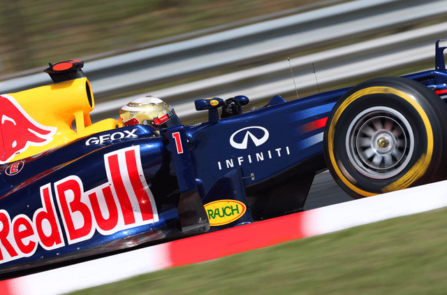 Infiniti logo on Red Bull Racing car
