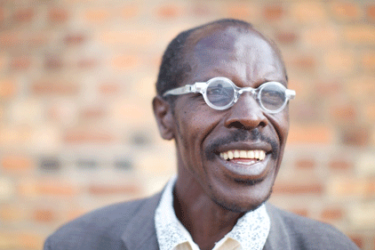 Adaptive Eyewear: glasses for Rwanda