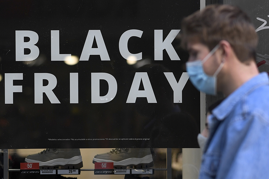 A sign announces a price markdown for Black Friday on the display window of a shop in Madrid. ( GABRIEL BOUYS/AFP via Getty Images)