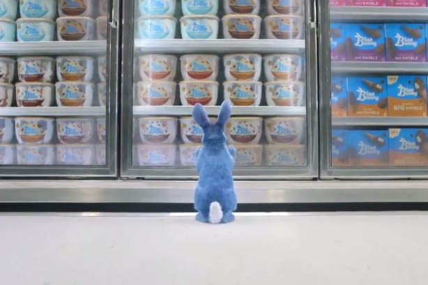 (Screenshot from Blue Bunny's 2016 TV Commecial, via Twitter).