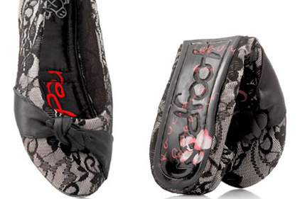 Redfoot: world's first folding shoe
