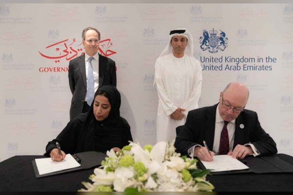 Mona Al Marri, director general of the Government of Dubai Media Office, Alistair Burt MP, Minister of State for the Middle East sign the MoU (pic credit:Government of Dubai)
