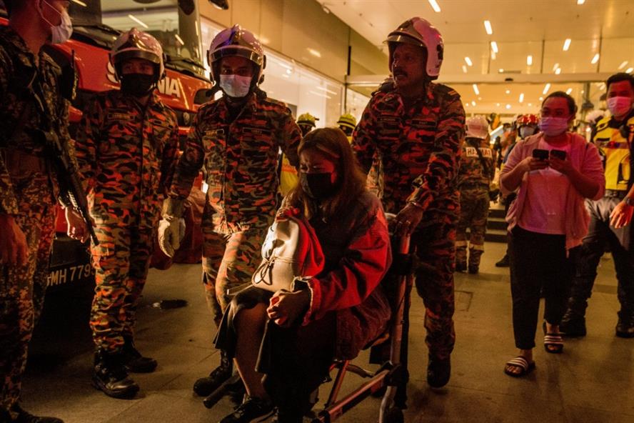 Rescue personnel help injured passengers following the train crash in Kuala Lumpur (Getty Images)