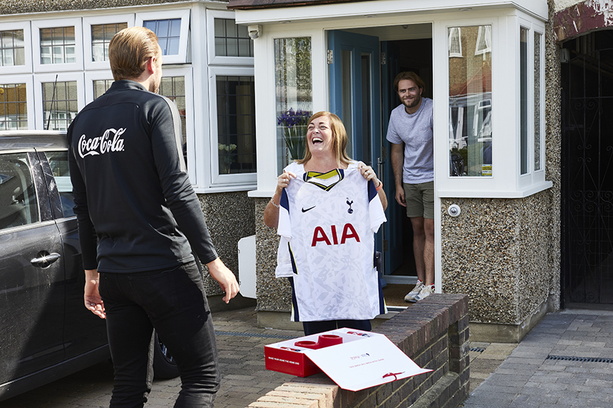 Spurs striker Harry Kane presents 'Tottenham Lynn' with a ‘Watch From Home’ gift box