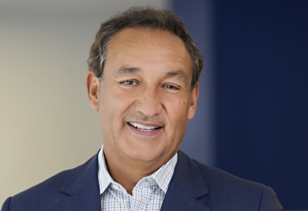 United CEO Oscar Munoz has engaged multiple stakeholders in difficult personal circumstances.