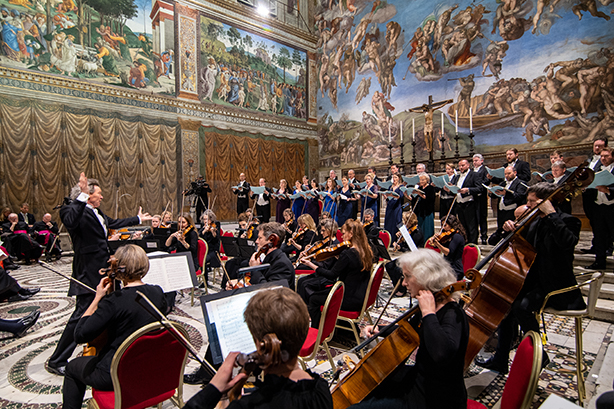 Harry Christophers conducts MacMillan's Stabat Mater in Sistine Chapel. (Photo: Adrian Myers)