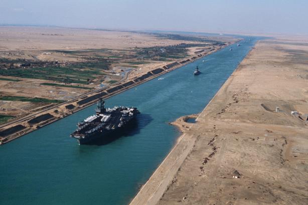 An American aircraft carrier in the Suez Canal (Image via Wikipedia commons). 