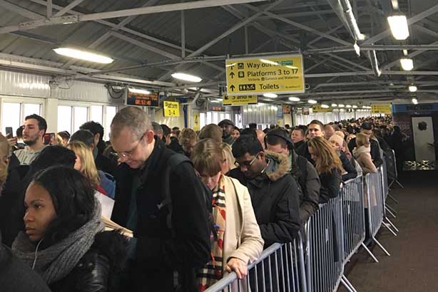 Queues at Clapham Junction, which had to be evacuated (©andystock22 via Twitter)