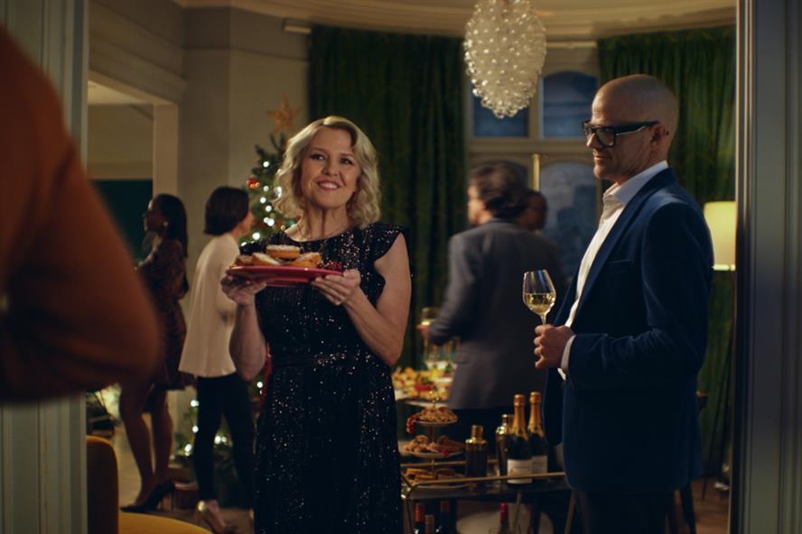 Ashley Jensen holds out a plate of mince pies as Heston Blumenthal looks on