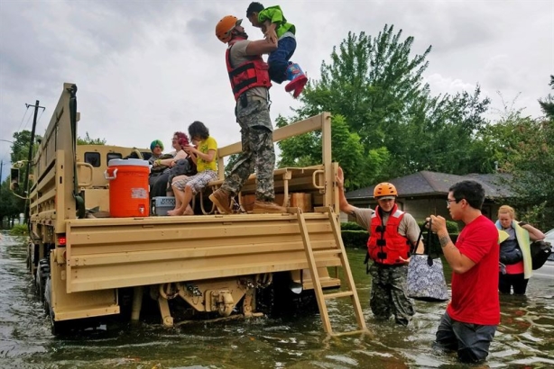 Texas National Guard soldiers assist residents affected by flooding caused by Hurricane Harvey in Houston, Aug. 27, 2017. National Guard photo by Lt. Zachary West (image via Department of Defense website)