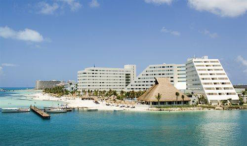 The Grand Oasis Cancun; image via TravelPlanner's Facebook page