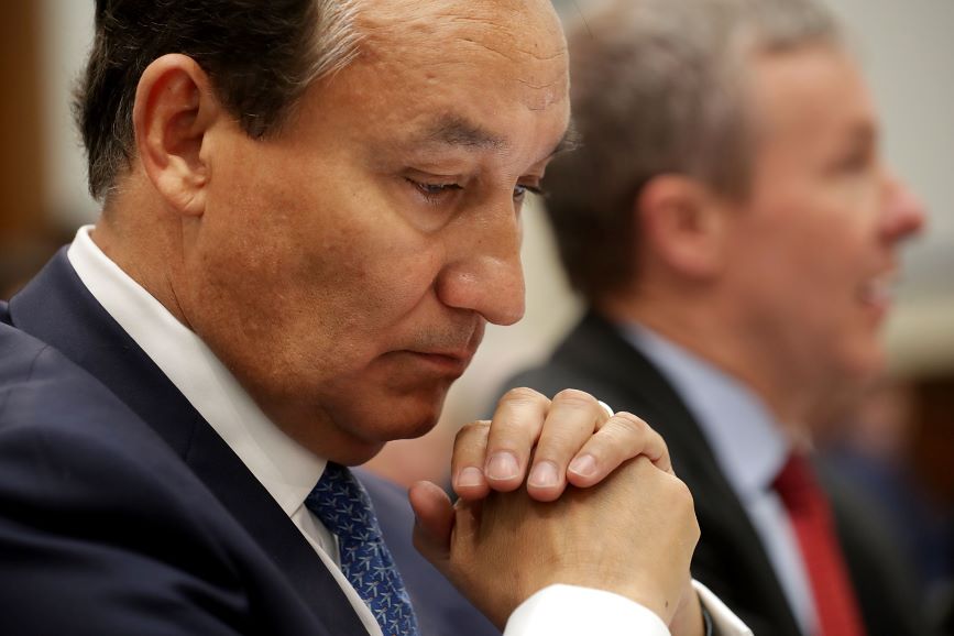 Oscar Munoz is grilled by lawmakers in 2017 after the David Dao incident. (Photo credit: Getty Images).