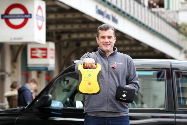 London black cab driver John Hamilton with first-aid kit and defibrillator (©PA)