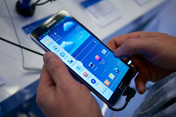 An earlier version of the Samsung Galaxy Note (© Kārlis Dambrāns via Flickr)