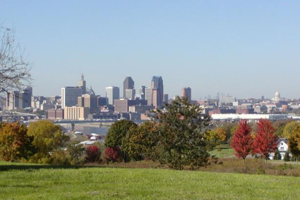 St. Paul (foreground) and Minneapolis, Minnesota. (Image via Wikimedia Commons).