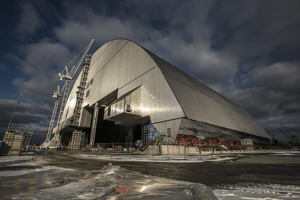 Vinci's arch to shield radioactive waste in Chernobyl is slid into place earlier this month