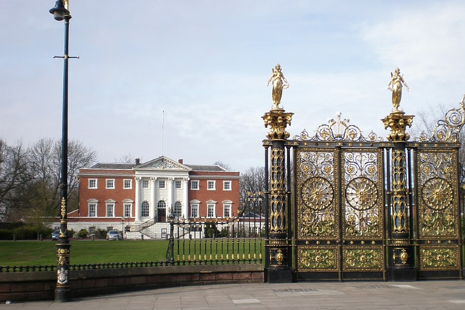 Warrington town hall - image: Roland Struwe (CC BY-SA 3.0)
