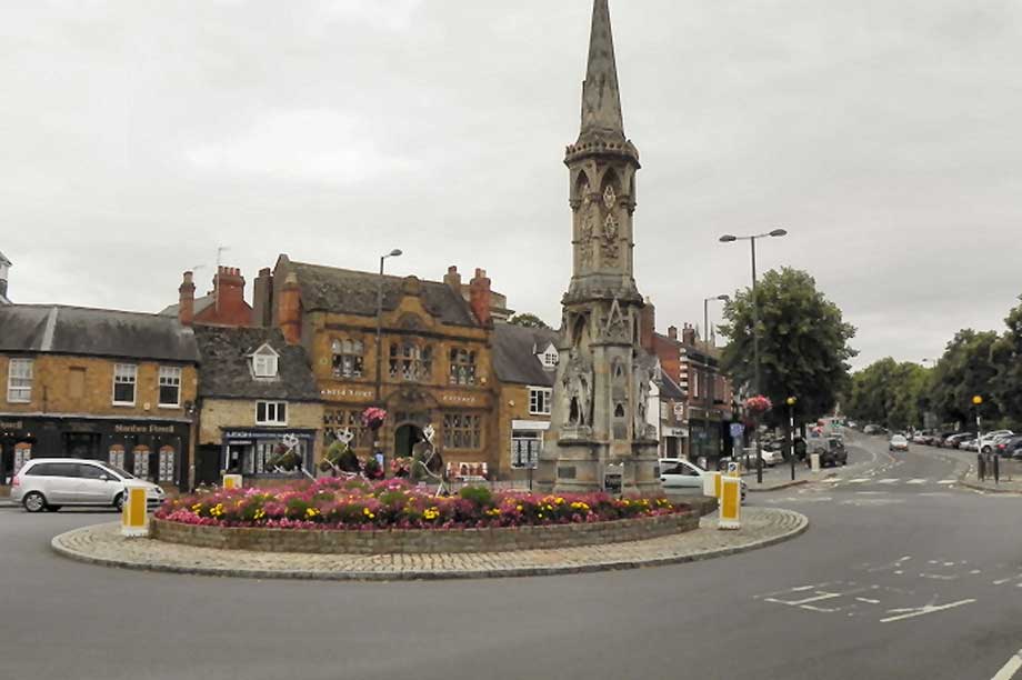 Banbury Cross cc-by-sa/2.0 - © David Dixon - geograph.org.uk/p/2031041