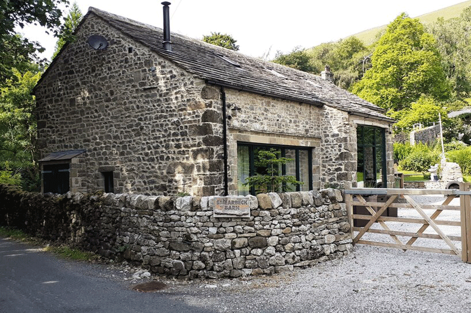 A barn-to-home conversion (cc-by-sa/2.0 - © Roger Templeman - geograph.org.uk/p/6927315)
