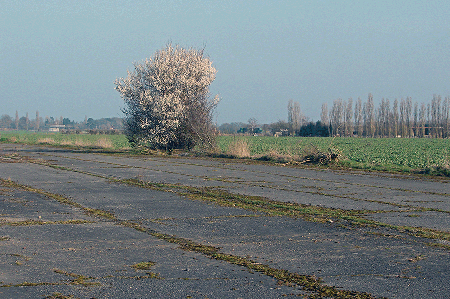 Former Wisley airfield: 2,068-home application recommended for refusal (picture by Alan Hunt, Geograph)