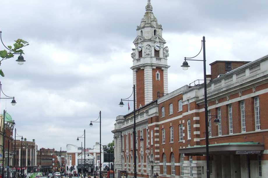Lambeth Town Hall (cc-by-sa/2.0 - © Malc McDonald - geograph.org.uk/p/2435453)