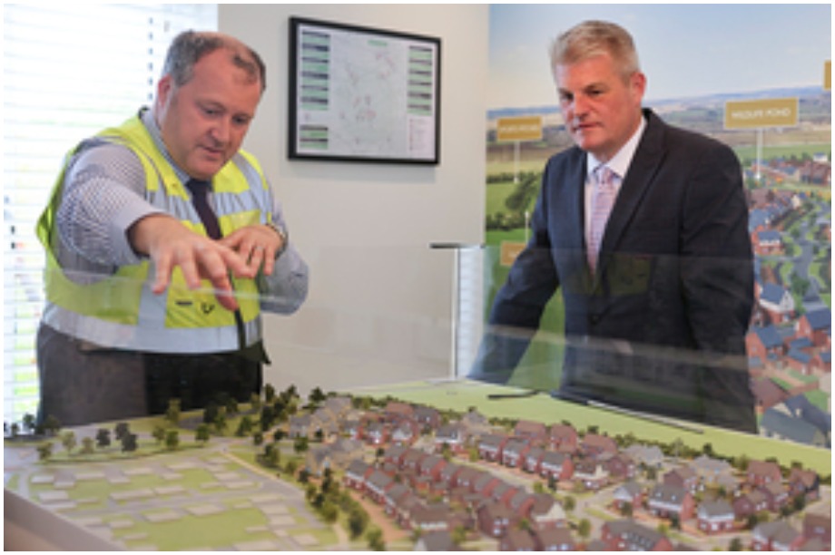 Housing minister Stuart Andrew visiting Long Marston site (Pic: DLUHC)