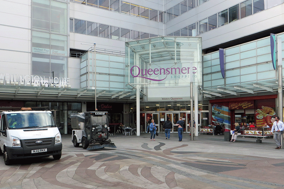 Queensmere Shopping Centre (picture by diamond geezer, Flickr)