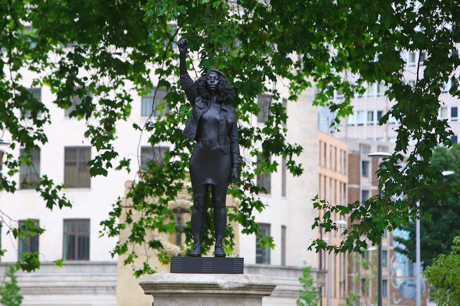 The statue of Jen Reid with her arm raised in a Black Power salute (Pic: Getty)