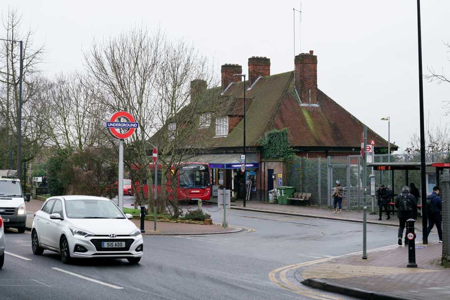 Stanmore Station cc-by-sa/2.0 - © Peter Trimming - geograph.org.uk/p/6375563