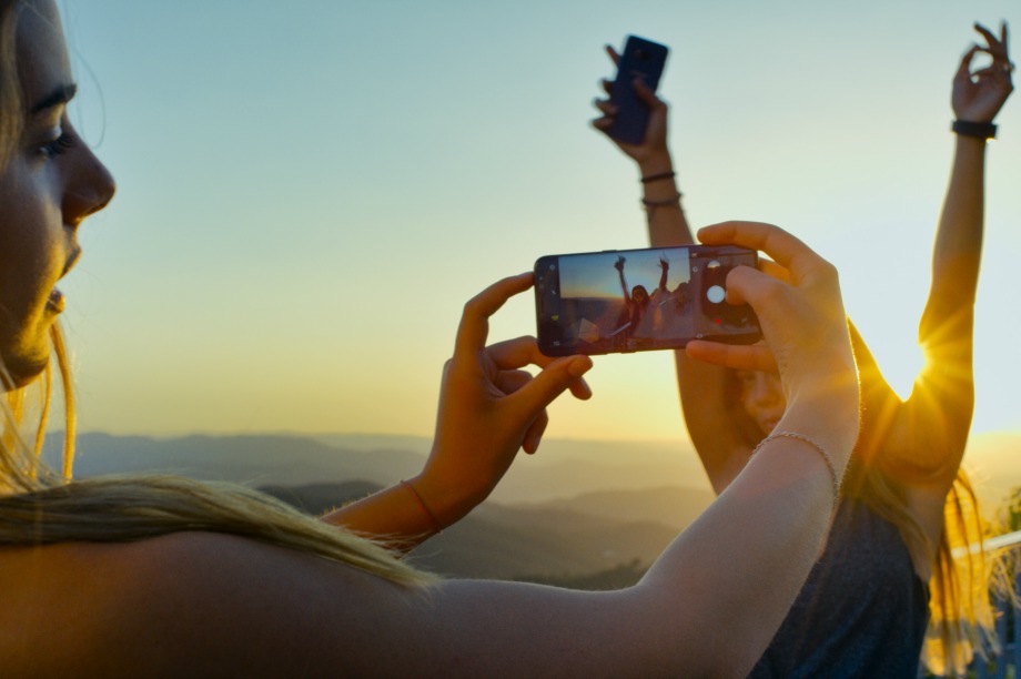 Samsung to take VR 'Hypercube' selfie experience to UK festivals