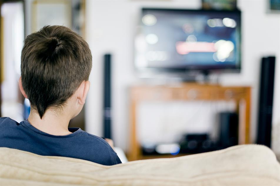 Kid watching tv Royalty Free Vector Image - VectorStock