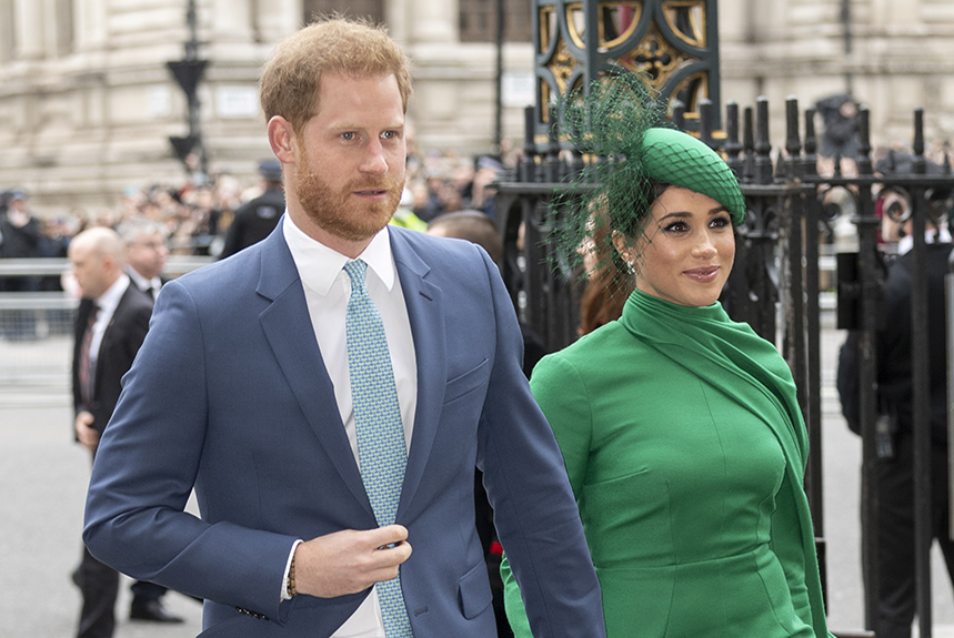 Meghan Steps out on Set of Suits - Meghan's Mirror