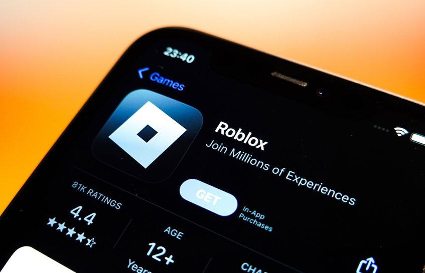 ROBLOX dev app on Smartphone screen. ROBLOX is a freeware web browser  developed by ROBLOX Corporation Stock Photo