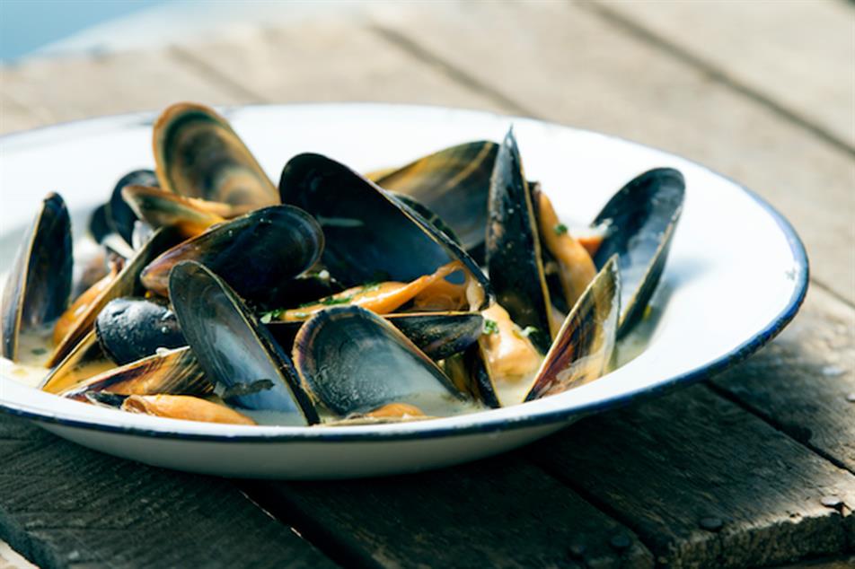 Lidl "Mussel beach" by 360i Europe