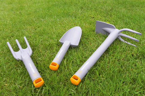 Fiskars cultivator deals hoe