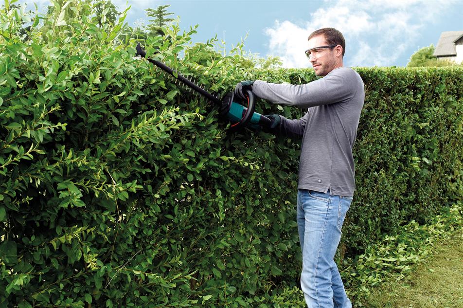 Bosch battery powered online hedge trimmer